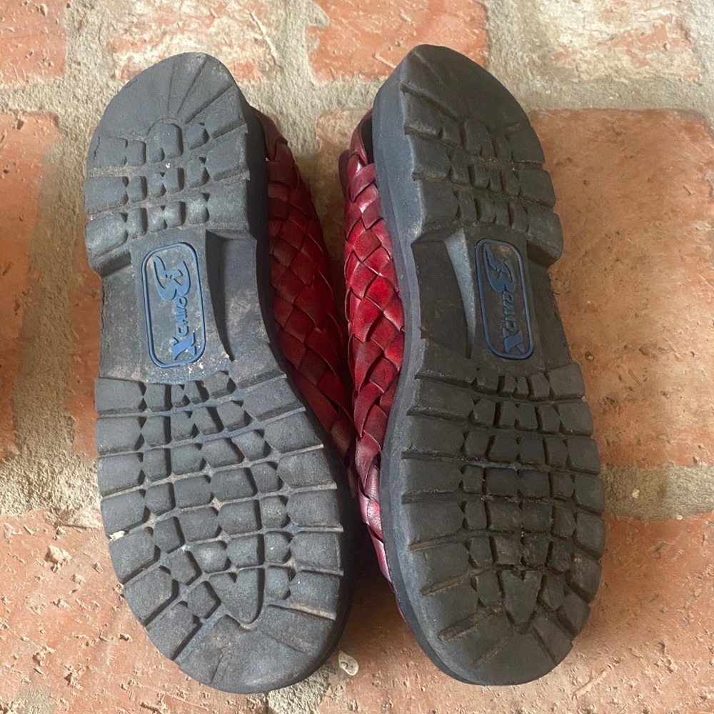 Women's Red Woven Leather Shoes - Picture 4 of 5